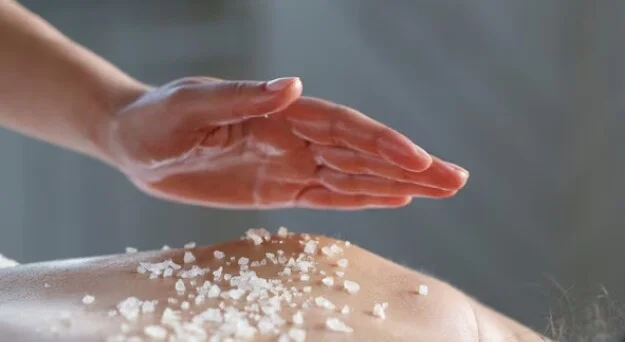 Heal A Variety of Skin and Health Conditions With Salt & Red Light Therapy